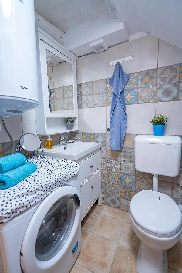 Holiday House Nova Стара Башка 0*,