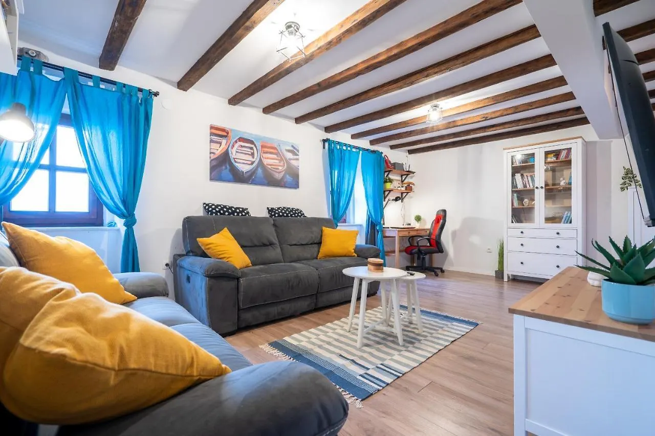 Holiday House Nova Стара Башка