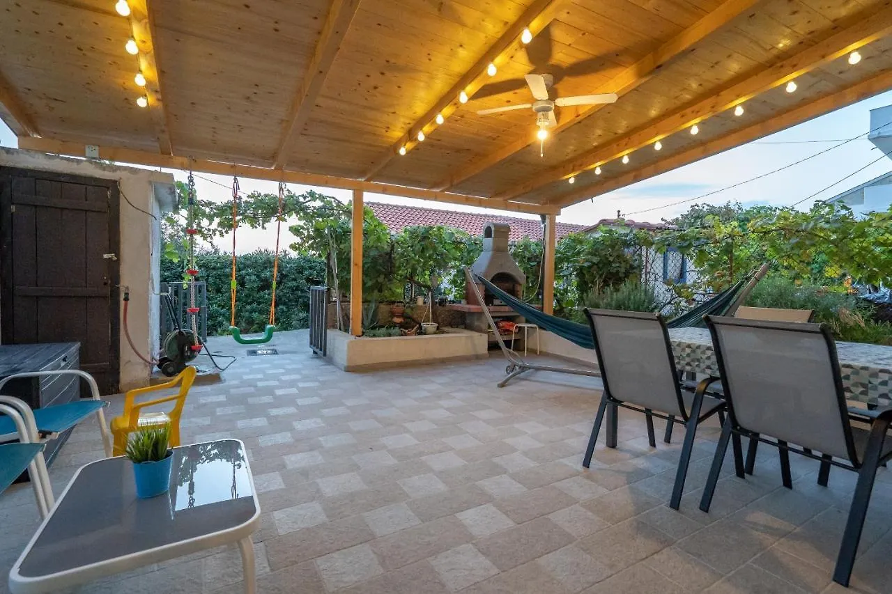 Holiday House Nova Стара Башка